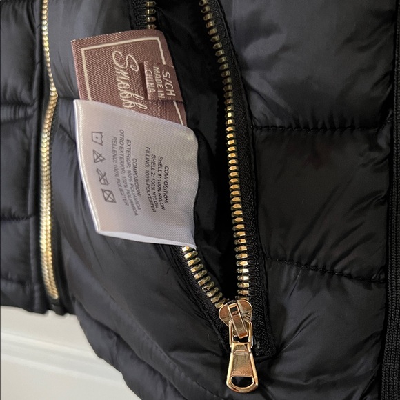 Elegant Black Quilted Vest with Animal Print Interior - Picture 3 of 6